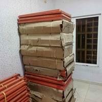 رفوف  للبيع حديد نضاف كميه خير من الله مستعجل ع بيعهن  سعر مناسب 07718...