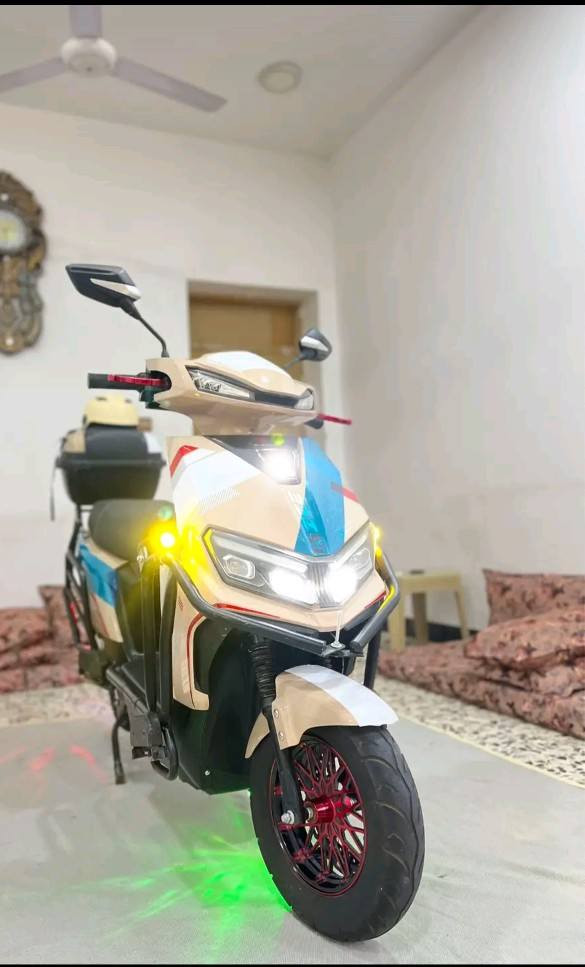 السلام عليكم دراجه للبيع دراجه نضيفه 6 بطاريات تايرات جدد ملفها 2500 ودراجه حلوه لاستفسار أكثر الاتصال *********** السعر 930 الف
