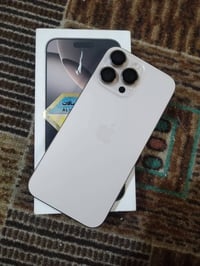 ايفون 16برو ماكس  لون صحراوي  256/94 شرق اوسط  نضافه 100٪  ضمان شركه ا...