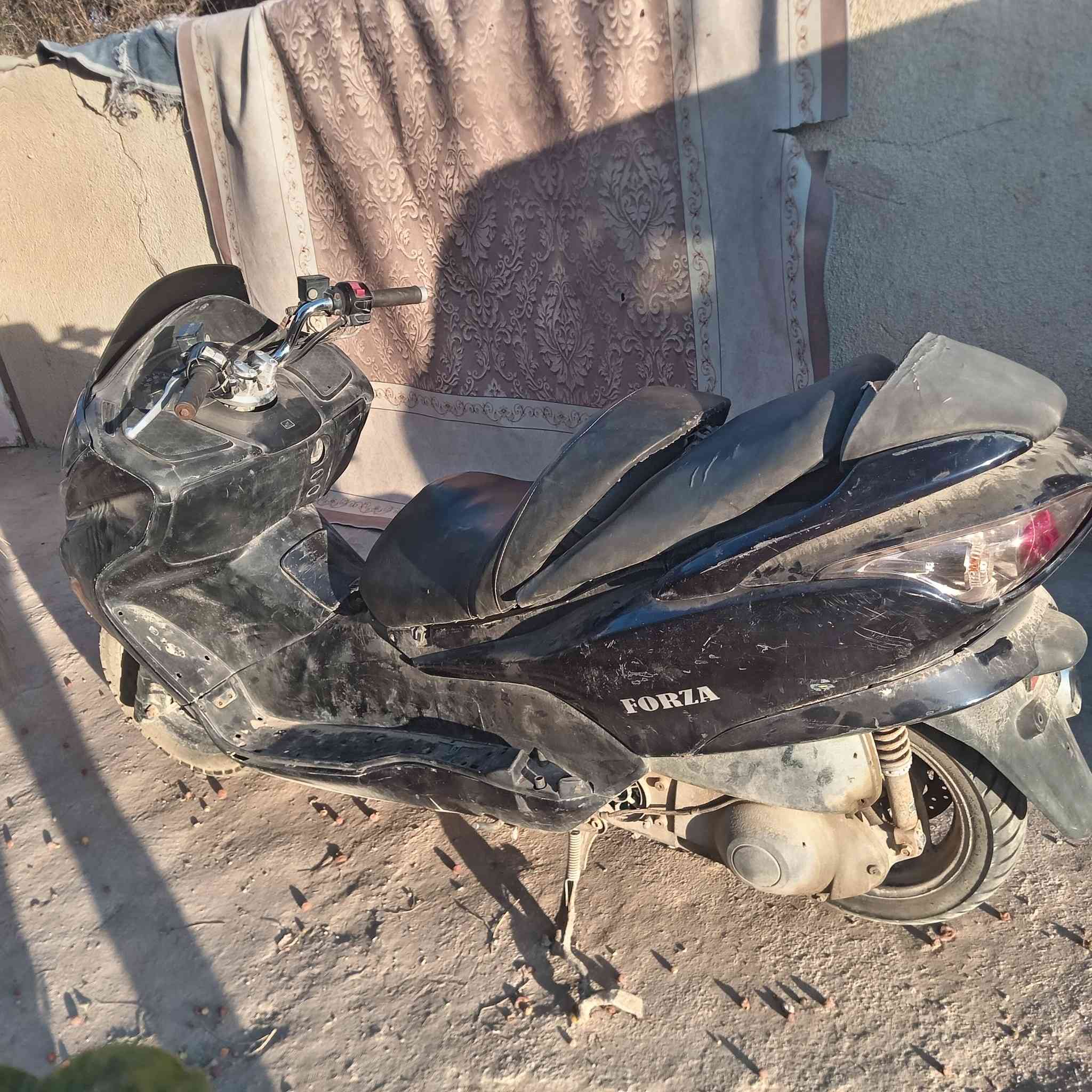 سلام عليكم دراجه فوزه البيع سعر ٦٠٠ وبيه مجال قليل بس مصمه مالته ضاعت ابيع الموجود *********** مكاني ع طريق كربلاء نجف عمود ٨٠٠ سعر
