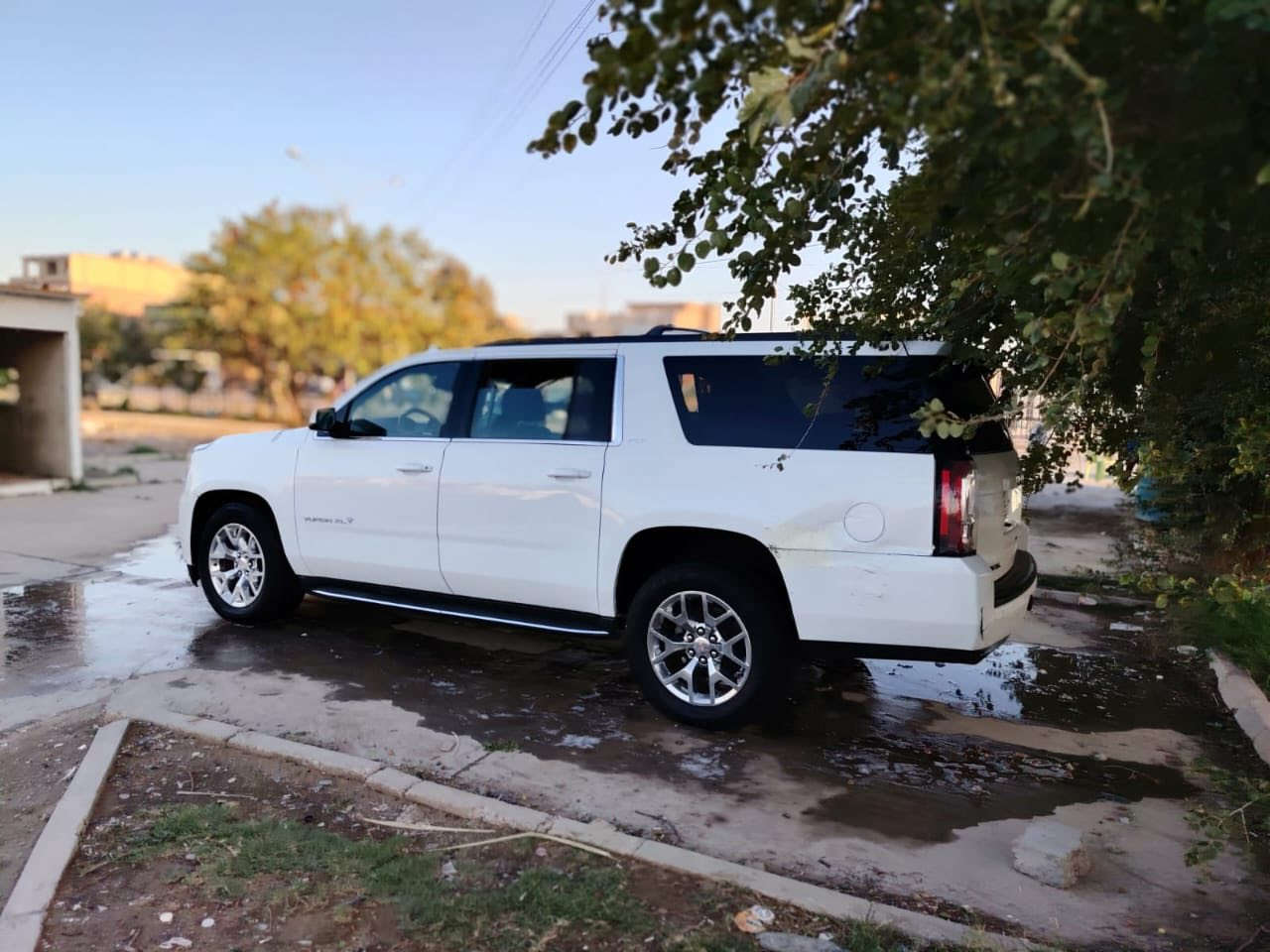 السلام عليكم
يوگن (GMC Yukon XL) موديل 2017 
فول مواصفات 
▪️حساسات أمامي خلفي
▪️رادارات أمامي وجانبي 
▪️كشنات جميعها كهرباء
▪️فول تحكمات ستيرن
▪️كشنات تدفئة تبريد 
▪️صندوك كهرباء
▪️شاشة كار بلي
▪️قاصة
▪️كشن هزاز عند الاقتراب من 
شيئ
بعد هوايه مواصفات والي جانيها يعرف شنو مواصفاتها
▪️السيارة دخول جديد ممشتغلة خط نهائياً 
▪️السيارة داخلة كفالة عامة بدون حادث نهائياً هنا بالعراق انطخ الجاملغ الخلفي طخة خفيفة
الشراي يتواصل على هذا الرقم
*********** متوفر واتساب
