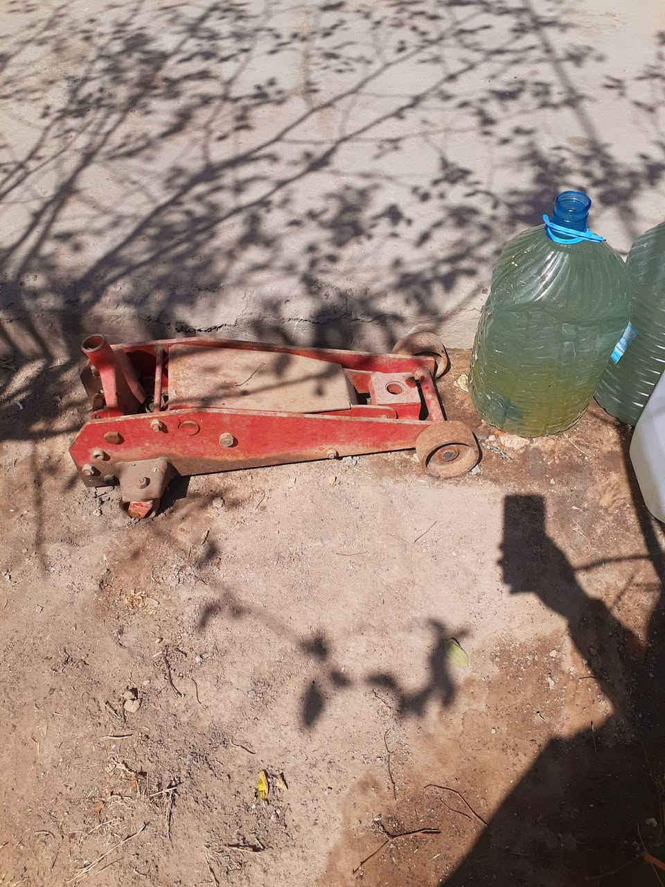 السلام عليكم للبيع جك حجم كبير نوع الثقيل جديد لاكن متروك بالبيت يحتاجله فقط واشرات مكاني البصره ***********قيم باليرظي الله
