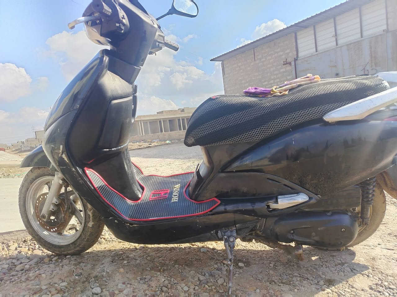 الدراجه للبيع مفتوحه مره واحده سعرها 800 وبيها مجال تواصل ويا على هذا الرقم ***********
