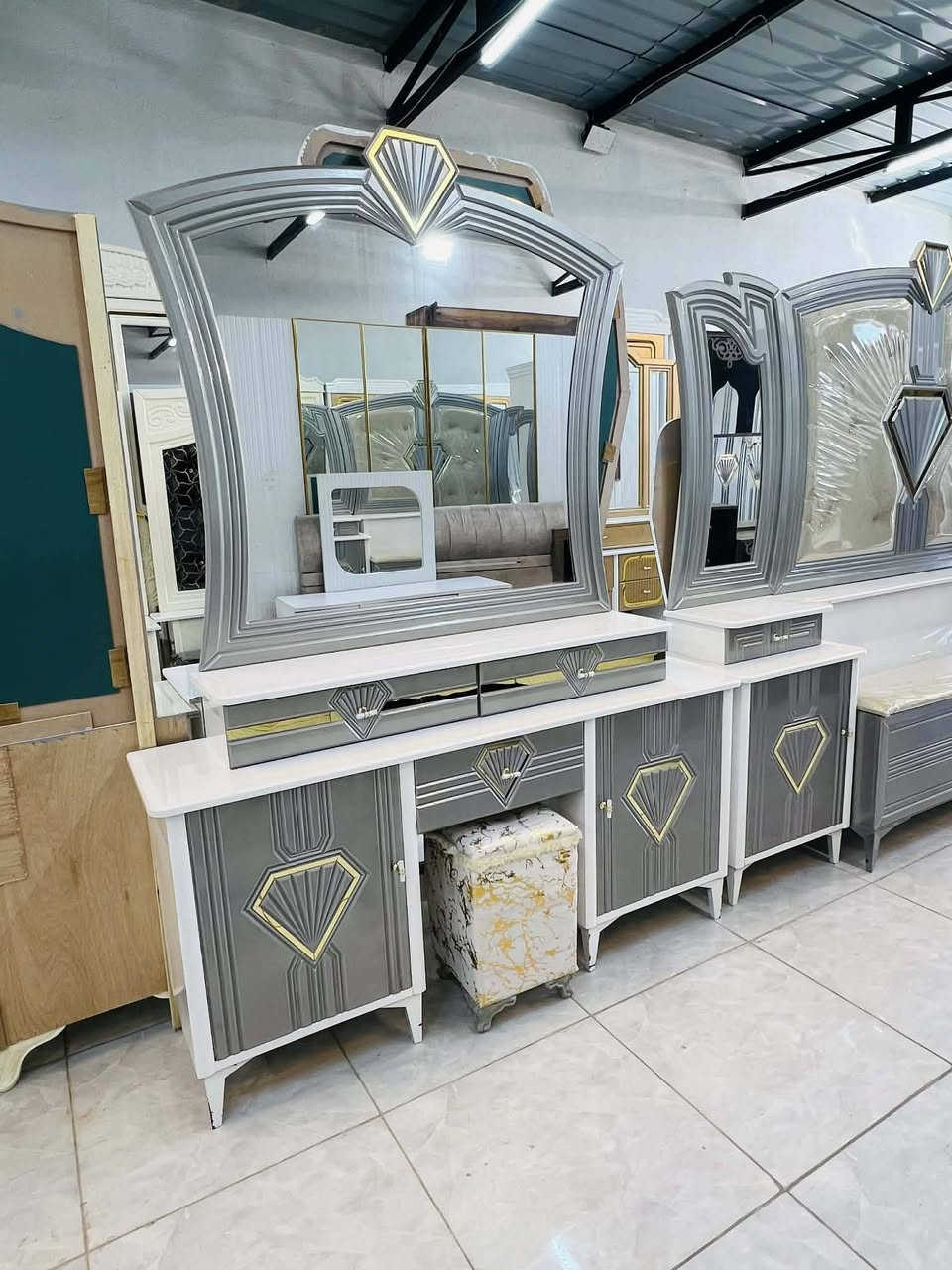 غرفه جديد تفصال عراقي 🇮🇶
لون مميز وانيق جدا متانه عاليا 
تصميم تركي  صبغ حراري
داخل وخارج صاج
ضهر جرجوبه ضمان بيه الغرفه 

سعر مليونين و250
نقل وشد داخل بغداد مجاني محافضات بكروه


**إذا كنت صاحب هذا الإعلان وتريد حذفه لأي سبب، رجاءا أرسل رسالة إلى الدعم الفني**