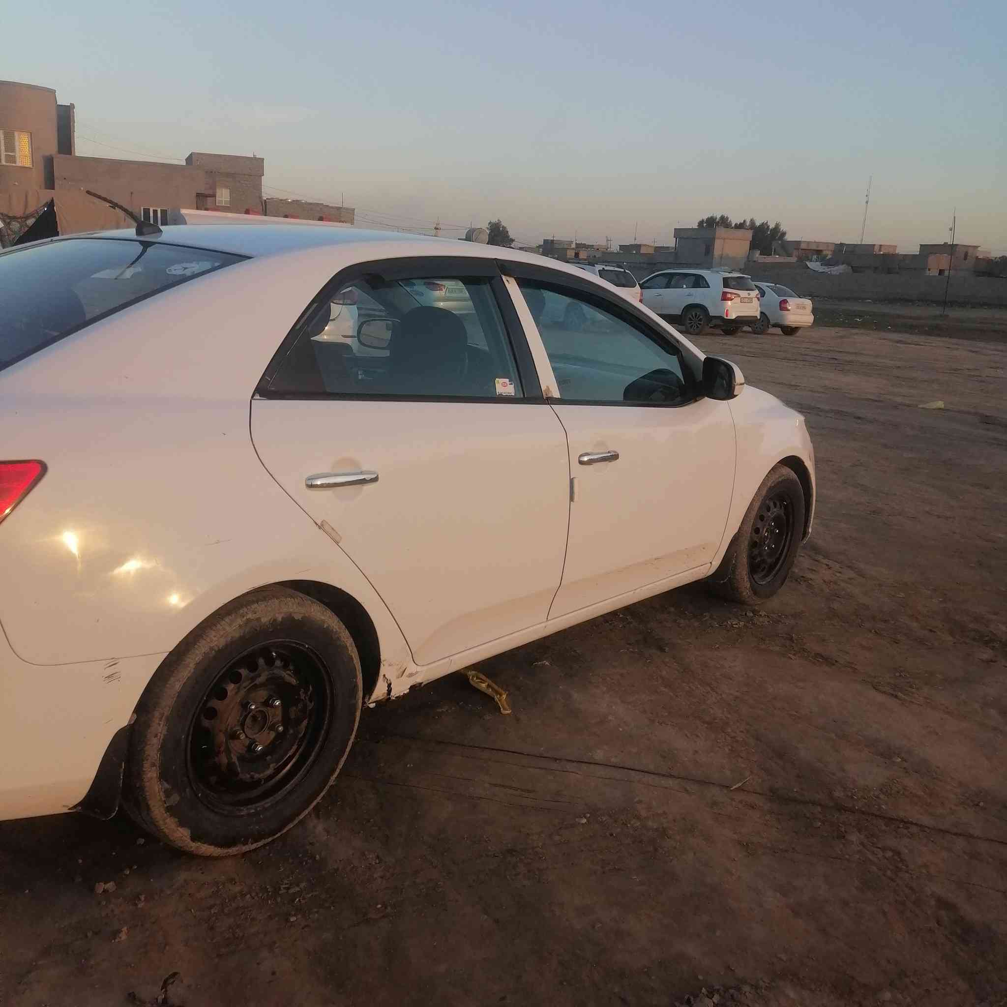 سلام عليكم للبيع سيراتو موديل ٢٠١١ محرك ١٦شرط لا صرف ولا نفخ كير شرط  تايرات جديد صبغ مشر بس نص جاملق خلفي بيها بارد شي قليل فول مواصفات بس بصمه ما بيها السعر ٩٢ بي مجال (***********)
