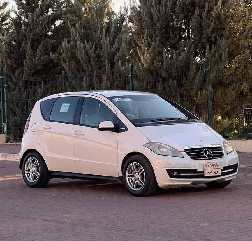 مارسیدس 2009
گێڕ و مەکینە بەشەرت
مەکینە چوار پستۆنی بیلادی 
بەنزین زۆر کەم دەخوات 
لێدران و وەرگەڕان بەشەرت
کارەبایی و هەموو شتێکی مەزبوتە 
ماڵی فەقیرە 
تحویل و غرامە بەشەرت 
شەش وەرەقە و نیو غرامەی لەسەرە دوای معامەلە لە سعری دەشکێنم 
موشتەری تەلەفۆن بکە یان نامە بنێرە 
گۆڕینەوەش دەکەم 
سەیارە لە هەولێرە 
*********** أربيل, العراق
