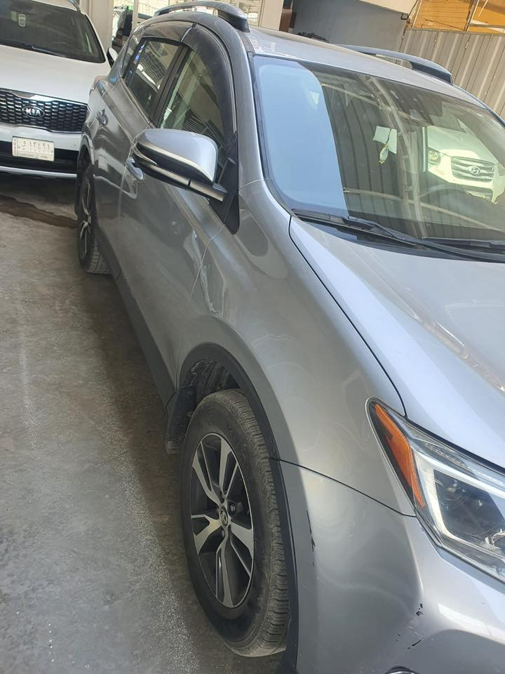 راف فور موديل 2018 اميركي
XLE
كامل مواصفات 
بيها باب تبديل بدون دواخل
ماشي 92 ميل
***********
