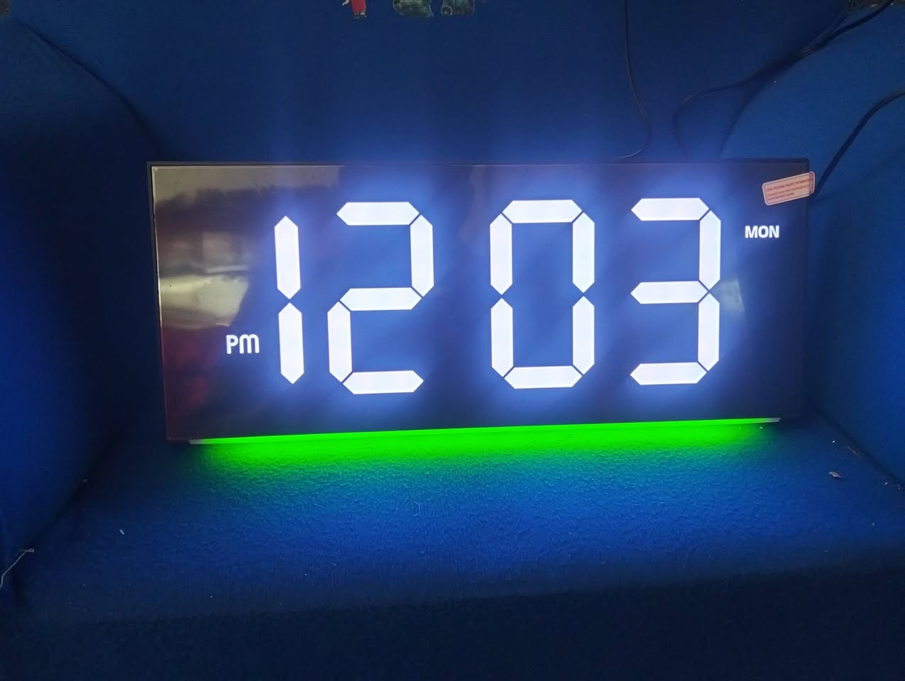 ساعة تخبل. نشره متغيره الالوان. تحكم ريمونت 
السعر 20


**إذا كنت صاحب هذا الإعلان وتريد حذفه لأي سبب، رجاءا أرسل رسالة إلى الدعم الفني**