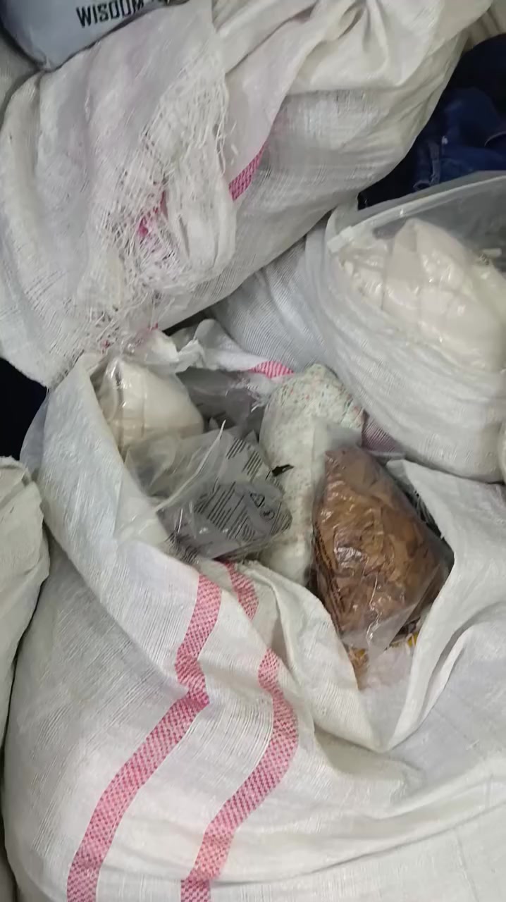 شلفان ملابس منوع كلشي بي بجايم فساتين تيشيرتات سعر  الشليف 50 
للاتصال ***********
