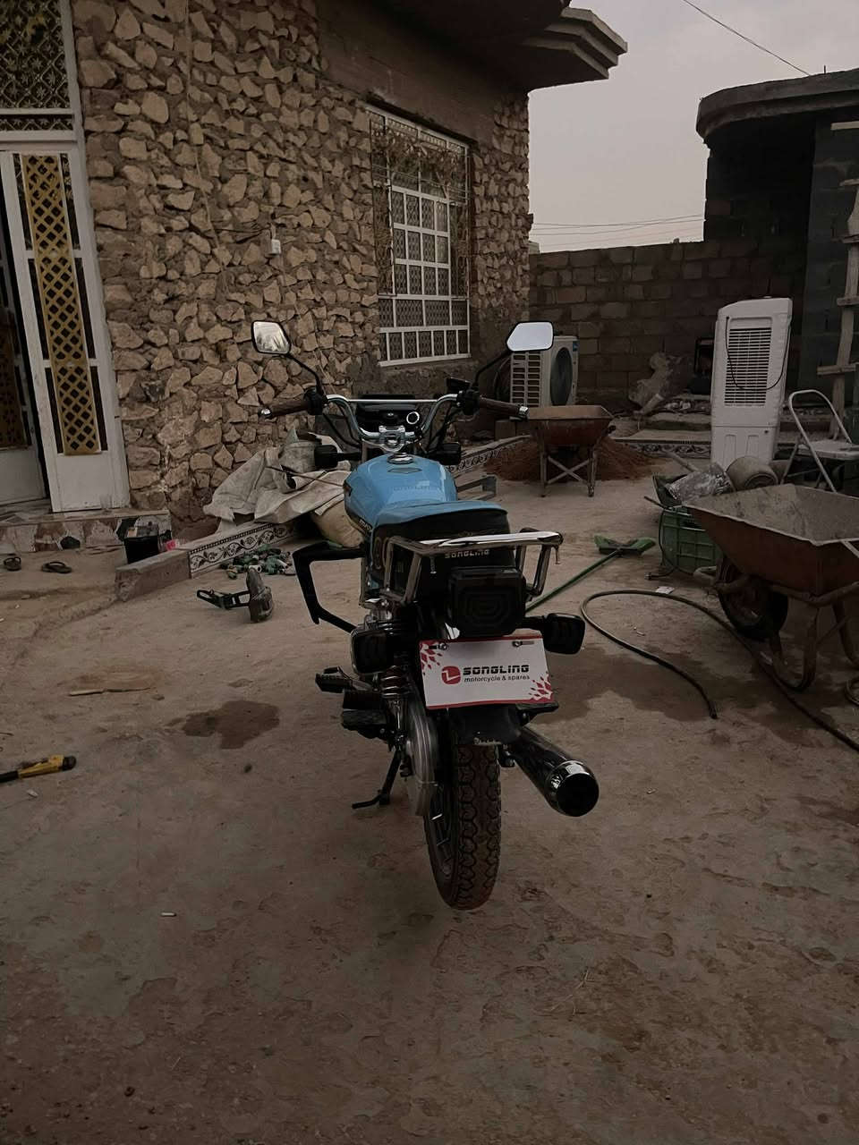 سلام عليكم
موطور سيفان 
للبيع او مراوس بهيوشه من 2022 وفوك 
موديل 2025
محرك 200
كير محرك شرط ولك لفحص
سعر 825 وبيه مجال قليل 
تصال ***********
