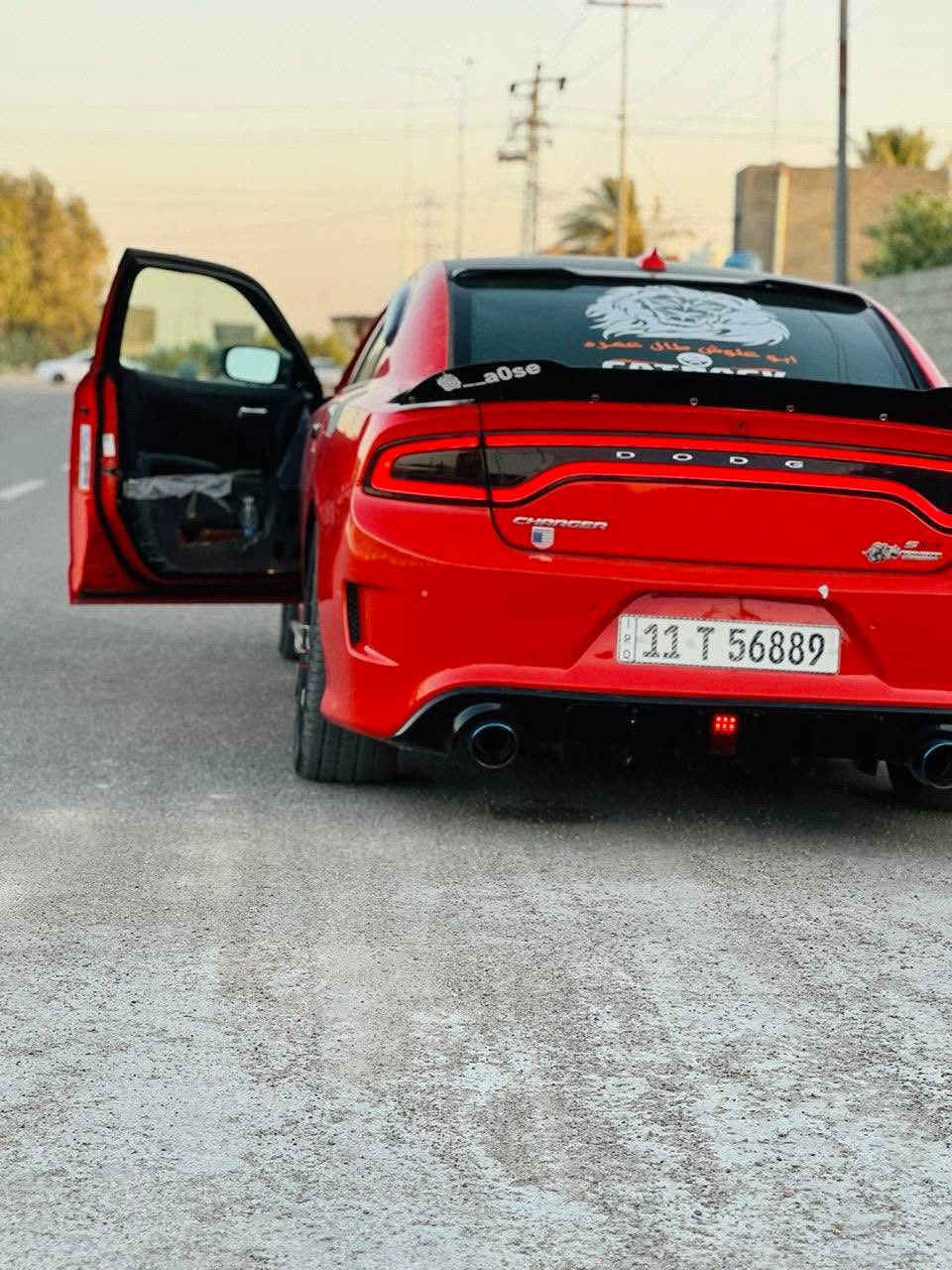 السلام عليكم اخوتي 
جارجر 2018.  اصل سياره  لون برتقالي رقم بغداد الجديد هزه جديده سنويه جديده تخم تاير صدر امامي جديد صدر خلفي جديد سياره مال جناي مصروف عليها ما ناقصه برغي وسياره مكانها نجف *********** بي واتس
