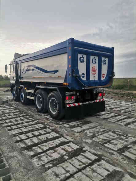 مان للبيع موديل ٢٠٠٦ رقم بغداد تحويل مباشر مكفوله مابيه اي نقص تخم تاير مكين ٤٣٠ نجكتار مكان السياره في ديالى رقم ***********
