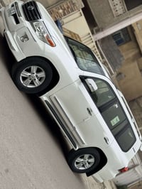 للبيع لاندكروز GXR ٢٠١٥ ٨سلندر (٤٧٠٠) ماشية ١٤٠   مكفولة من الصبغ والف...