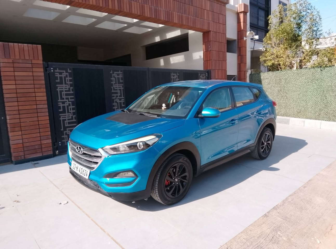 السلام عليكم توسانة موديل 2018وارد أمريكي محرك 2000  ماشية 100حادثهة بنيد ودعامية مواصفات السيارة كامره دواره تحكم ستيرن جهتين سعر السيارة 138 بيه مجال مكاني بغداد البلديات رقم ***********
