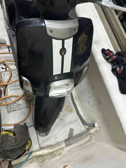 السلام عليكم للبيع دراجه بوليس كابريتر دراجه بلاديه صار 3 اشهر من نازله من رانبه كله بلاديه بس سلف تجاري سعر 800 بيه مجال حك الجيه المكان بعداد الزعفرانيه رقم الهاتف ***********
