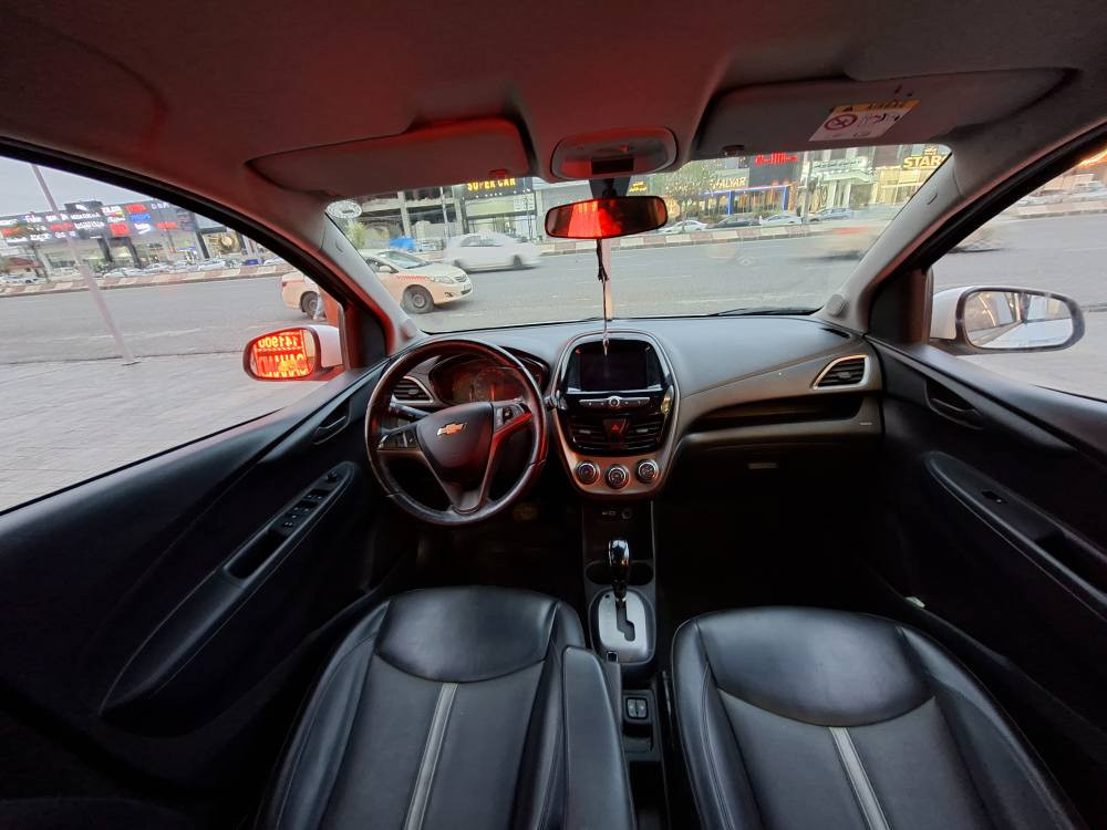 السلام علیکم 👋
شۆڤەرلێت سپارک مۆدێل 2022 فوول فوول مواسەفات✅💥
سەیارەکە 3 بستۆنە⚠️⚠️

 سفری لای خۆمە سەیارەکە دەعم و لێدرانی نییە 💯👌

سەنەوی تا 2028 نوێیە🔥✅

تەعدیلێکی زۆر بچووکی لە پێشەوەی بۆنیتی هەیە کە ڕەسمەکەی لە پۆستەکە دانراوە + دەرگای سەکنی سایەق لای خوارەوەی قۆپێکی گرتووە+ تەعدیلێکی بچووک لە چامەڵغی سەکنی هەیە 

لێدران + ئێرباگ + بۆیاغ + گێڕ + مەکینە + تەبرید + تەقەو ڕەقە + ڕادێتەر  هەمووی بەشەرتە 💯✅

بە نسبەت مواسەفاتەکانی 💥
- بەسمە✅
- کوشن جلد✅
- کوشن هیتەر ( سایەق + سەکن )✅
ـ سوکان هیتەر✅
- چوار جام کارەبا + ئاوێنە کارەبا✅
ـ تراکشن کۆنتڕۆڵ✅
- شاشە گەورە + کامێرا✅
ـ  داشکامی بیلادی✅
- حەساسی دواوە✅
- دوو مۆدی ستێرن ( قورس و سووک ) ✅
کۆمەڵێک مواسەفاتی تر 

بە نسبەت سعری سەیارەکەش داوای 92 وەرەقەی لێ ئەکەم و مەجالێکی مەعقوولیشی تێدایە✅

ڕەقەم تەلەفۆن + WhatsApp
0750 326 3536✅ أربيل, العراق
