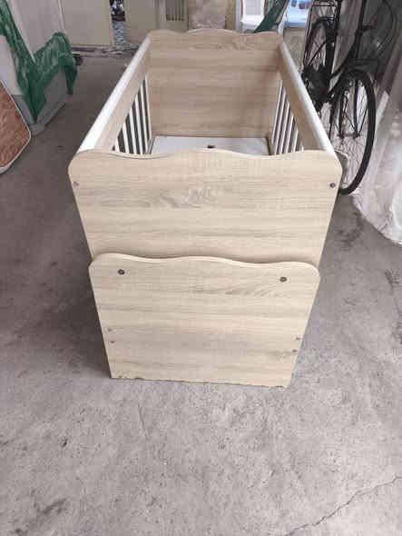 للبيع ميز طعام معه كاروك اطفل السعر 60 شراي اتصل ***********
