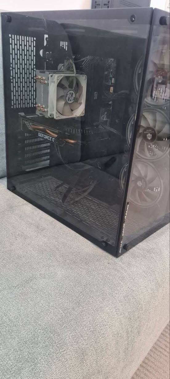 الكيس 350
الشاشة 150
يو بي اس 95 

CPU: i3 10100F
GPU: GTX 1660 SUPER 2FAN
RAM:16GB BLACK WOLD 2666HZ
Power supply: 650W
HARD: SSD 128gb HDD 1t
CASE: ALEXANDER WISE BLACK+6FAN
WAINDOS 11
CPU AIR COOLER

الكيس ما جاي يربط بالشاشة ما اعرف المشكلة وين بس كلشي بيها يشتغل 
350

الشاشة lg گيمنك 
 هرتز 165  
دقتها 2k 
27 حجمها 

Ups حجمه 2000
جديد يعتبر 

مكاني نجف 
متوفر توصيل


**إذا كنت صاحب هذا الإعلان وتريد حذفه لأي سبب، رجاءا أرسل رسالة إلى الدعم الفني**