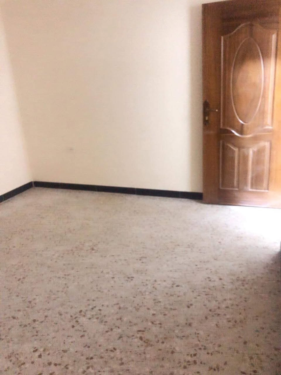 للايجار مشتمل طابق ارضي/اليرموك
مساحة٨٧
غرفتين نوم-صالة-مطبخ واسع معزول
منور وطرمة صغيرة 
السعر ٩٠٠ الف
بناء حديث
نهاية الشهر يفرغ
عوائل فقط
للاستفسار الاتصال *********** 
غير متواجدين على المسنجر
