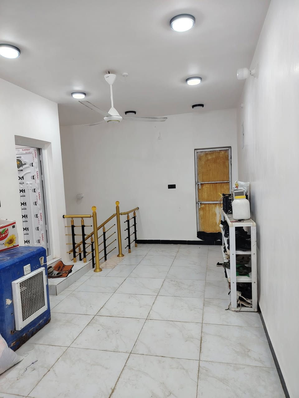 السلام عليكم بيت للبيع في السهيليه مقابل مستشفى الفرات المساحه 100 متر طابق ونص غرف عدد 2 صاله عدد 2 ستقبال مطبخ صحيات عدد 3 بناء طابوك جمهوري صب فوك وجوه  الاستفسار على الرقم *********** السعر 87 وبي مجال
