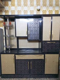 عندي كاونتر البيع الكاونتر الطول 2 مترين والسنك1/50 متره ونص السعر 300...