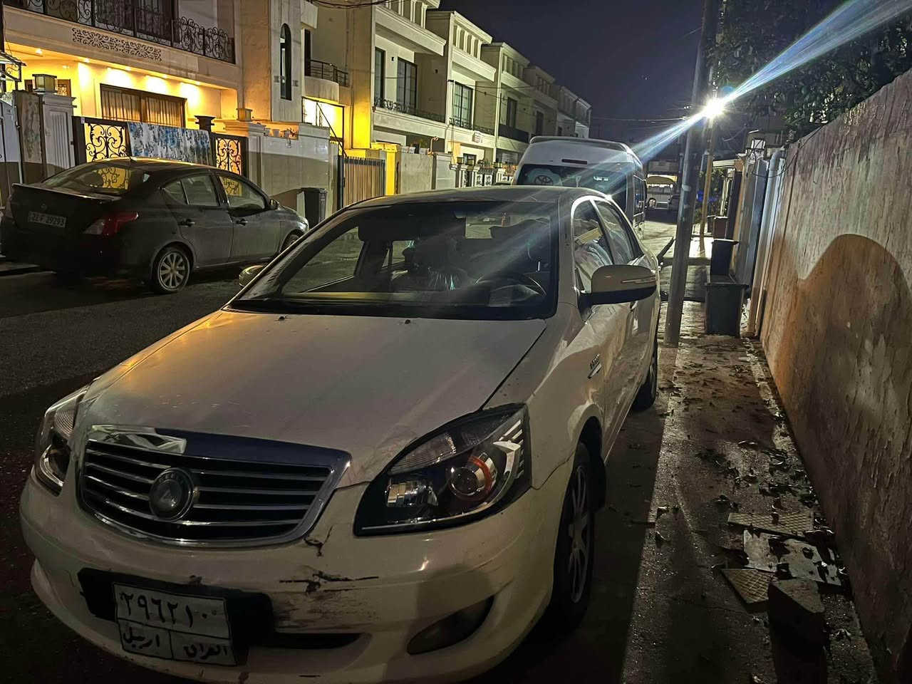 جێلی مۆبل ٢٠١٤ پێشو پشت کەپر تەنها ١ شوێن سادە کوتە .abs چوار جام کارەبای .تەبدرت گێر مەکینە بە شەرت .کەمک کال بوونەوەی هەیە مالی فەقیریە  ٢ملیۆن خەرامەی لەسەرە .داوای 54 دەکەم کەمەک مەجالی برایەنی تێدایە زۆر کەم .عاز ی ایتالی لەسەرە.
*********** أربيل, العراق
