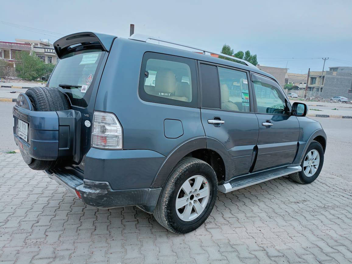 سلام عليكم السياره باجيرو 7ركب موديل 8 تحويل ثاني يوم  كشتات كهربية فتحه بل قمره السياره فول  محرك 3000تبريد 3قطع🥶وتتفه سستم بل صندوك تخم تاير جديد ول سونار بيها بل صور السعر 100ورقه وبيه مجال العنوان بغداد المحمودية رقمي***********او *********** بي واتساب
