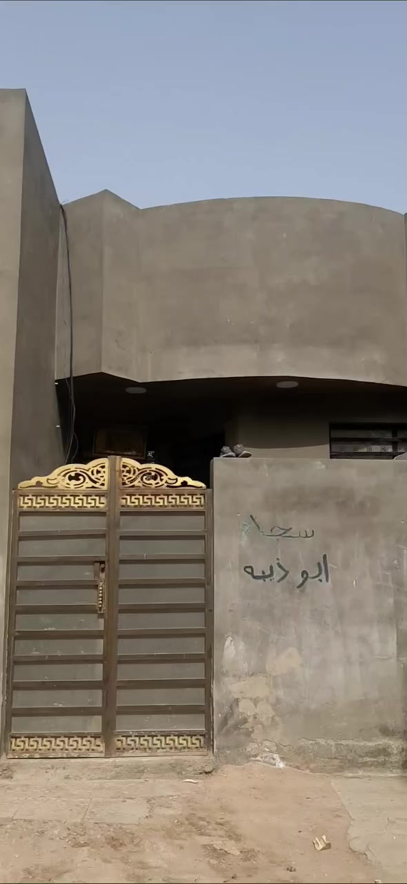 سلام عليكم بيت للبيع مساحه 100م   زراعي 25 في البلديات الضباط الثانيه شارع عشرين الكهرباء   ماء مجاري وجاي يشتغلون تبليط يحتوي البيت على غرفه نوم واستقبال وصاله كبيره ومطبخ وصحيات بناء حديث  سعر 120 وبيه مجال قليل  والأستفسار الاتصال على رقم ***********
