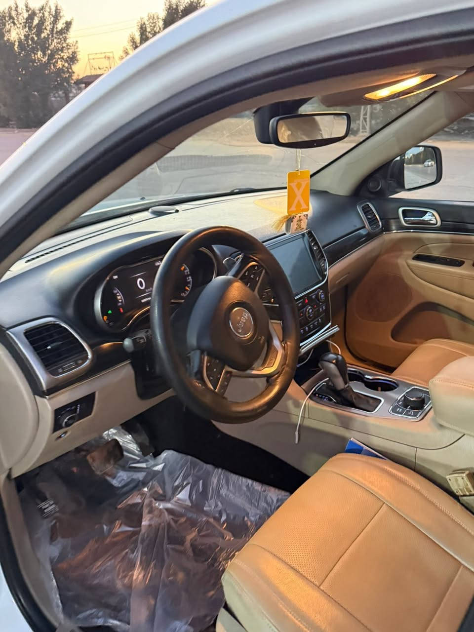 للبيع 
جيب 2019 خليجي لمتدد بلاص 
فول مواصفات  
ثلاث شاشات 
بانوراما 
تدفئة تبريد كشنات
رقم بغداد 
السيارة نظيفة مكفولة كفالة عامة
ما عدا بارد بسيط
ماشية 120 
سعرها 285$ 
للاتصال ***********
