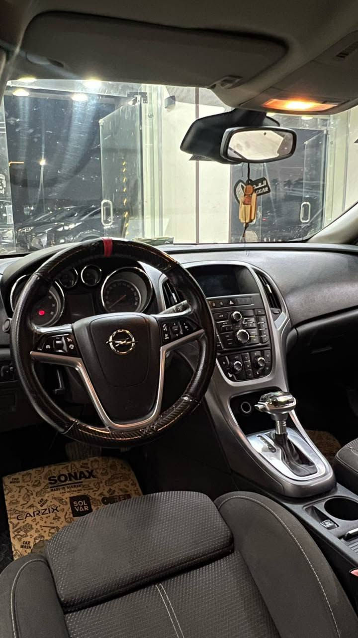⚜️ Opel Astra 2017 | أوبل أسترا
أعلى فئة 

• عداد 130,000 كم
• راشة جانبين فقط
• حالة مميزة وجاهزة للمعاينة

سيارة تجمع بين الأداء القوي والتجهيزات الكاملة مع تصميم أنيق ما زال محافظ على جاذبيته.

💳 أنظمة تمويل متنوعة

✓ كاش
✓ تقسيط مباشر بمقدم 45%
✓ استلام فوري

متاح من خلال:
▫️ Drive
▫️ عبداللطيف جميل (Cash Back 1.5%)
▫️ Contact

🏦 تمويل بنكي:
▫️ EG Bank
للتواصل عند الجديه:
📞 01034470322

🔥 فرصة مناسبة لامتلاك أعلى فئة بأحد أفضل أنظمة التقسيط المتاحة.


**إذا كنت صاحب هذا الإعلان وتريد حذفه لأي سبب، رجاءا أرسل رسالة إلى الدعم الفني**