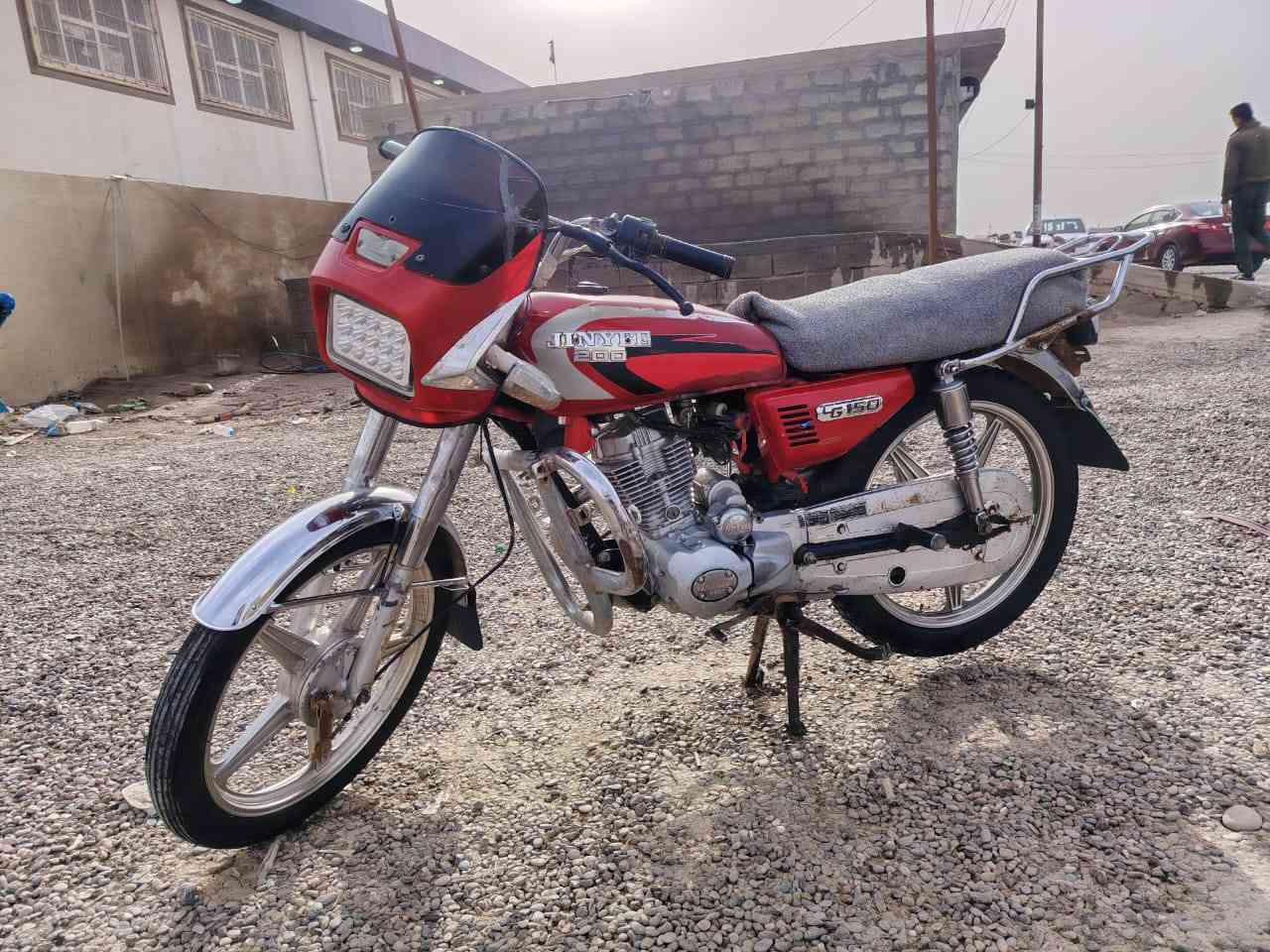 السلام عليكم.... 
موطور جني ابو الكلة موديل 2015 والمحرك 2017 كهربائيات سلف شغال جدد ومحرك تعميرة جديدة شرط السعر المطلوب 400 عنوان قرية النميصة ***********
