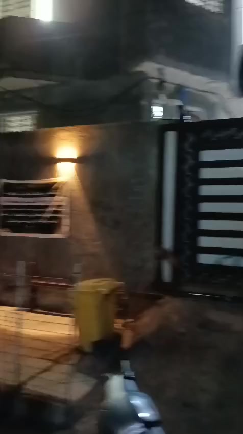 السلام عليكم بيت طابقين مساحة 200م شارع الجامع قرب حسينية ام البنين ..🏚️ بناء جديد 2022 البيت كلش نضيف ومرتب  الطابق الاول دوانيه طوله 8متار وربع كراج 6م مطبخ حار وبارد 5*6 صاله 9*6 غرف عدد(2)  4*5و4*3  ومناور عدد 2 البيت الارضيه مرمر الطابق الثانيه صاله 9*6 وغرف  عدد (4) 5*4 و3*4 وغرفه 8متار  وربع مع سويت داخل الغرفه  وغرفه 6*5 وصحيات عدد 3 الطابق الثاني بورسلين درج مرمر  ستاره 180م سطح شتايكر البيت يباع مع الاثاث  4سبالت  وتخم قنفات بل ديوانيه  رقمي للتواصل ***********بيه واتساب
