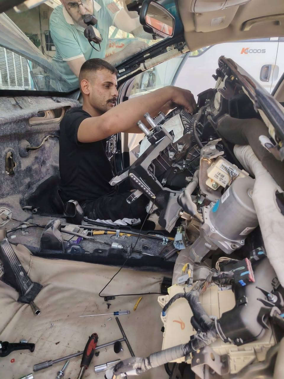 ورشة المهندس لصيانة تبريد جميع انواع السيارات🚗
 يتوفر جميع انواع الغاز الفرنسي والامريكي ولالماني 134_1234 ❄
العنوان النجف الاشرف
شارع المطار الجديد ✈️
مقابل الرادار 🛰
متواجدون من الساعة 8️⃣صباحا 
الى الساعة 1️⃣0️⃣ مسأ
هاتف 0️⃣7️⃣8️⃣7️⃣3️⃣6️⃣4️⃣5️⃣9️⃣3️⃣9️⃣
هاتف0️⃣7️⃣8️⃣9️⃣3️⃣9️⃣9️⃣8️⃣6️⃣0️⃣0️⃣
بادارة سجاد الوائلي✨ النجف, العراق
