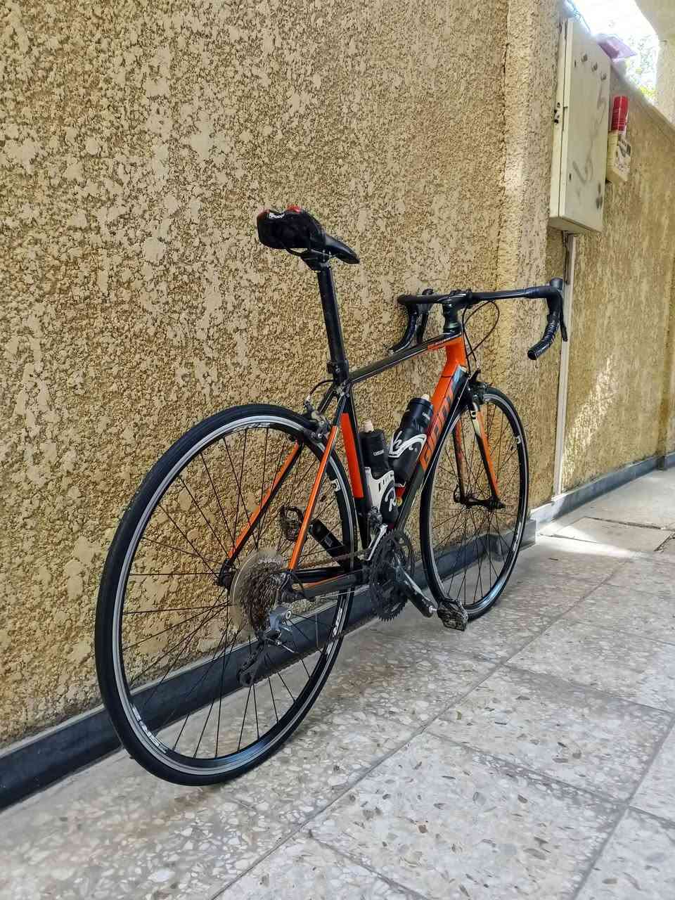 ‏🚴‍♂️ دراجة GIANT Defy 2016 للبيع 🚴‍♂️
‏
‏دراجة نضيفة جدًا وحالتها ممتازة، استعمال شخصي ومرتبة بالكامل.
‏
‏المواصفات:
‏
‏النوع: Giant Defy
‏
‏الموديل: 2016
‏
‏قياس الفريم: 53
‏
‏الحجم: Medium
‏
‏السستم: كلارس
‏
‏عدد السرعات: 2×8
‏
‏ستيرن: كاربون ماركة Eciosl
‏
‏ماشة: كاربون مختومة Giant
‏
‏ويالة: giant SR-2 
‏ 
‏تايرات: Kenda (مشدوّدات قبل فترة قليلة)
‏
‏
‏الملحقات:
‏
‏زوج مطاريات أصلية
‏
‏زوج قواعد مطاريات أصلية
‏
‏قاعدة عداد IGPSPORT
‏
‏بم رحال مختوم Giant
‏
‏عدة كاملة للبنچر
‏
‏چوب احتياط + رقعة
‏
‏
‏📌 ملاحظة: الدراجة ناقصها بايكر فقط.

‏💰 السعر: ( خاص )
‏📍 العنوان: ( بغداد )
‏📞 للتواصل: (***********)
