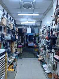 محل حقائب واحذية • مع البضاعة • سوق الرياض