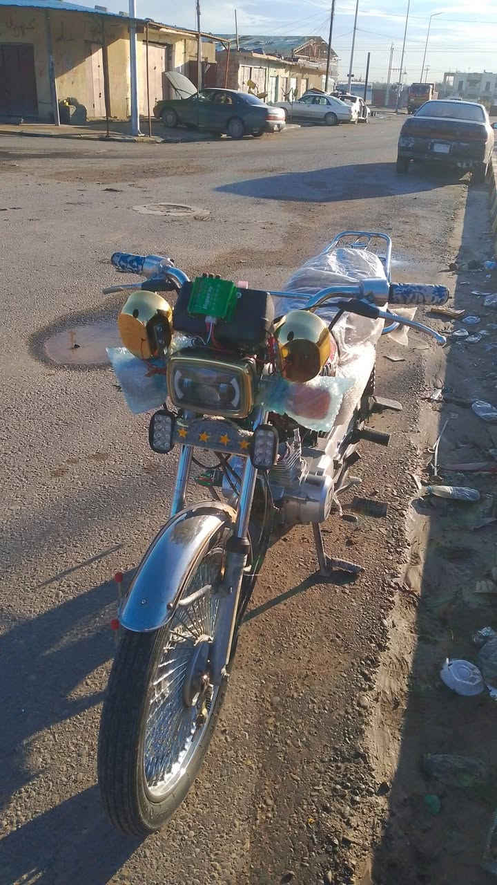 سلام عليكم ماطور للبيع موديل 21 محرك وكير 4 نضيف شرط. تايرات جدد. ويل سيم جديد كيجات شغاله كهربايات كله شغاله السعر 550وبي مجال رقم الهاتف *********** مكاني بيجي
