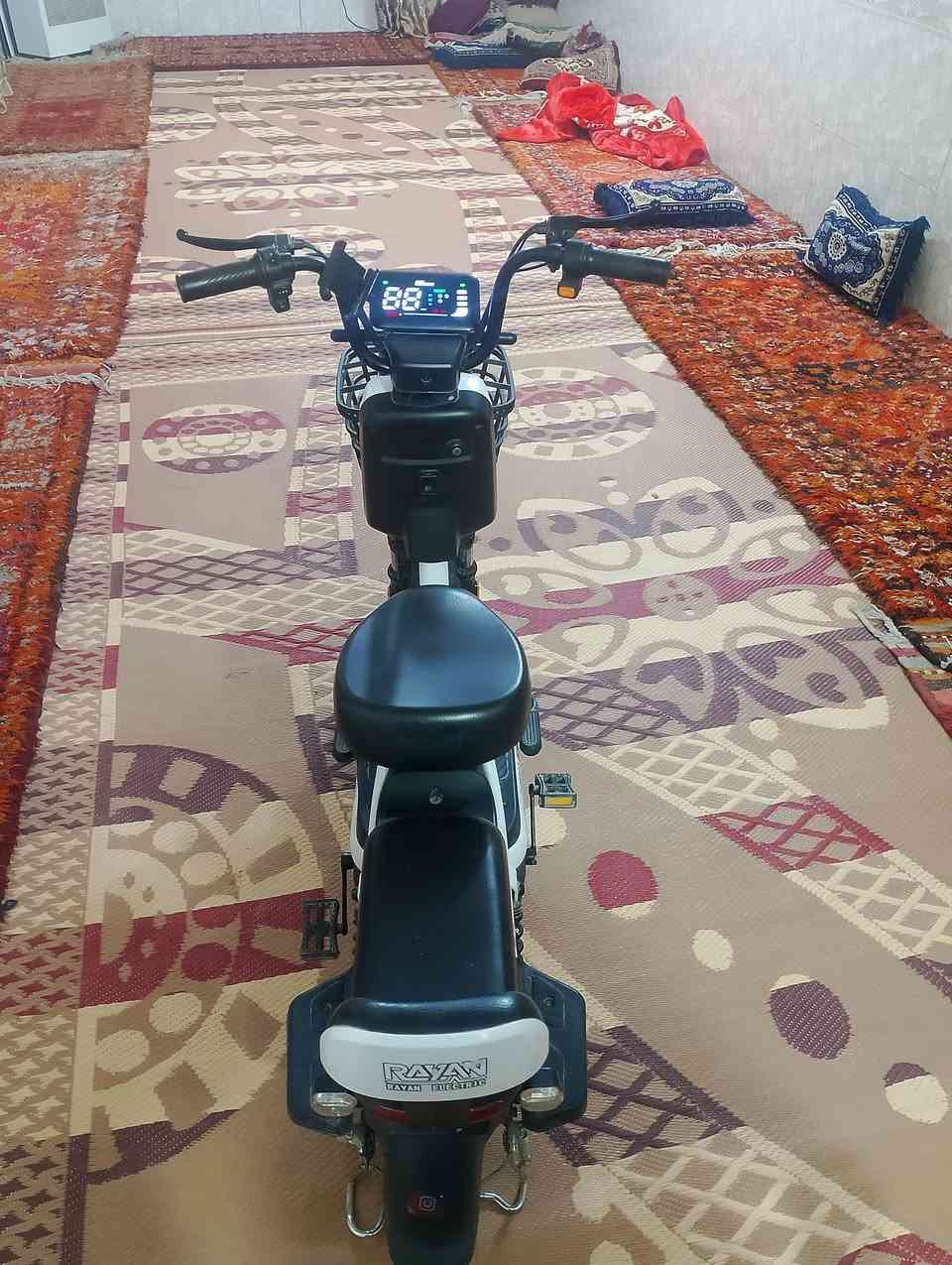 السلام عليكم اخوان دراجه شحن ريان 3 سرعات جديده كارتون اشتريتاهه 450 وستخدمناهه كلش قليل سعرهه 300 مع مجال قليل كلش 
***********
