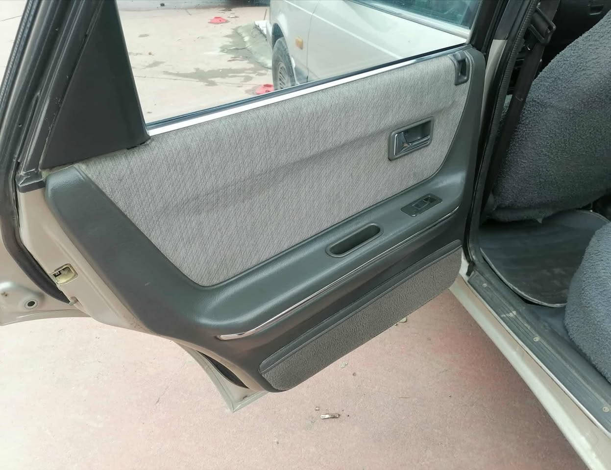 ئۆتۆمبێل: مازدا مۆدێل ١٩٨٩

هەشت و بەخ گێڕ و مەكينه بەشەرت 

توندوتۆڵە لێدراوی و بۆیاخی نیە 
سەنەوی ساڵێکە بەسەرچووە
 بەناوی خۆمەوەیە
شوێن: پێنجوێن
***********
***********
