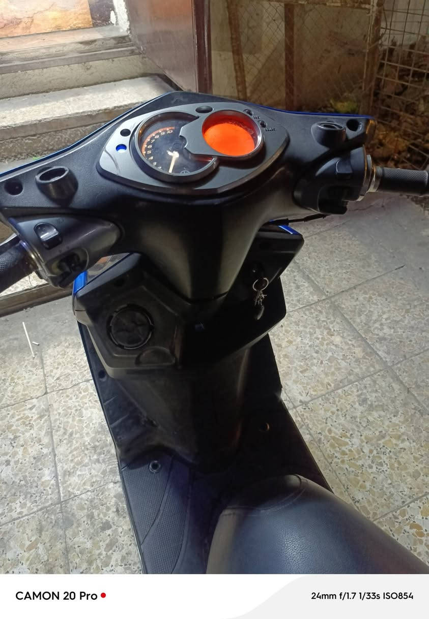 سلام عليكم دراجه سكنس فحل كابريتر صدرها مزود فول شغاله بيها شيال رياضي وستان صفح رياضي كهربياتها كلها شغاله نقصها بس كابريتر  لأن بيها شوي تعبان سعر 650 مكان بغداد لاعضميه
***********
