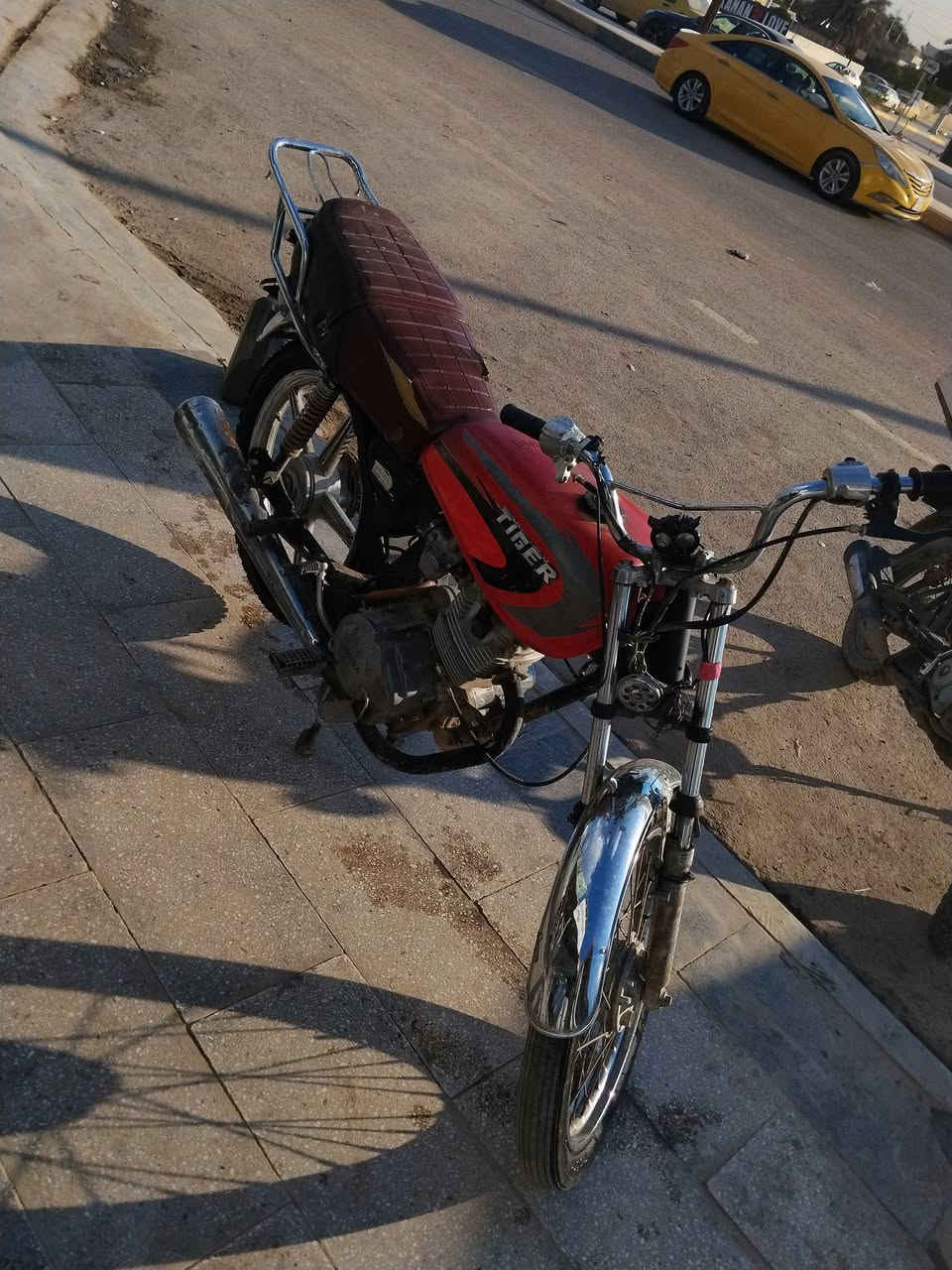 الحلال للبيع 
سيفان مديل 2019 
بدون اوراق كفاله عامه 
الدراجه محركها خير من الله مابي صوت تبخير تنقيص كلهن ماكو 
شرط اذا مو ثاني وتبطنش هيه واكفه مرجوع 
السعر 210 وبيها مجال 
العنوان ديالى كنعان الشارع العام 
***********
