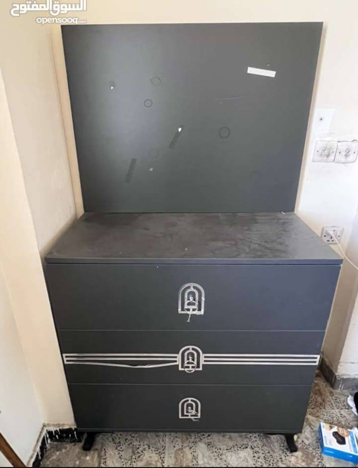 غرفة نوم نضافه 100/100
سعر500مع دوشك 
***********
