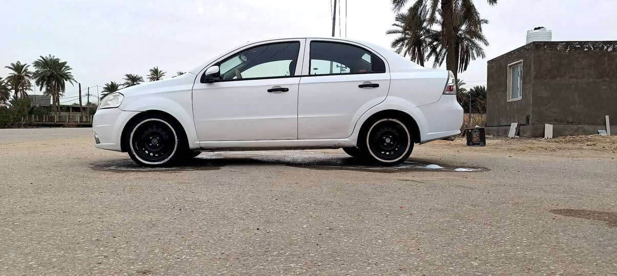 افيو موديل 2010 مكفولة من الضربة وتبديل فقد بارد أو رشات صبغ بسيطة مكينه مفتوح كير محرك خير من الله السيارة جاهزة من كلشي حدادية تايرات كهربائيات يعني كلشي ما تخسر عليها
مكاني نجف 
السعر 66
***********
