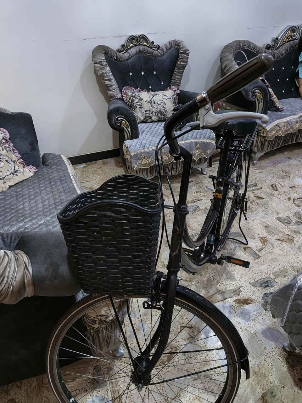 السلام عليكم بايسكل للبيع ياباني باله حجم 26 بايسكل كامل اخو الجديد زيرو بايسكل ماركه موديل 2022 وكامل مابي اي نقص بايسكل كير 6 نمر ناقص بس حساس ..السعر(125)وبي مجال مكان بغداد الزعفرانيه شارع البطل اتصال خاص او***********
