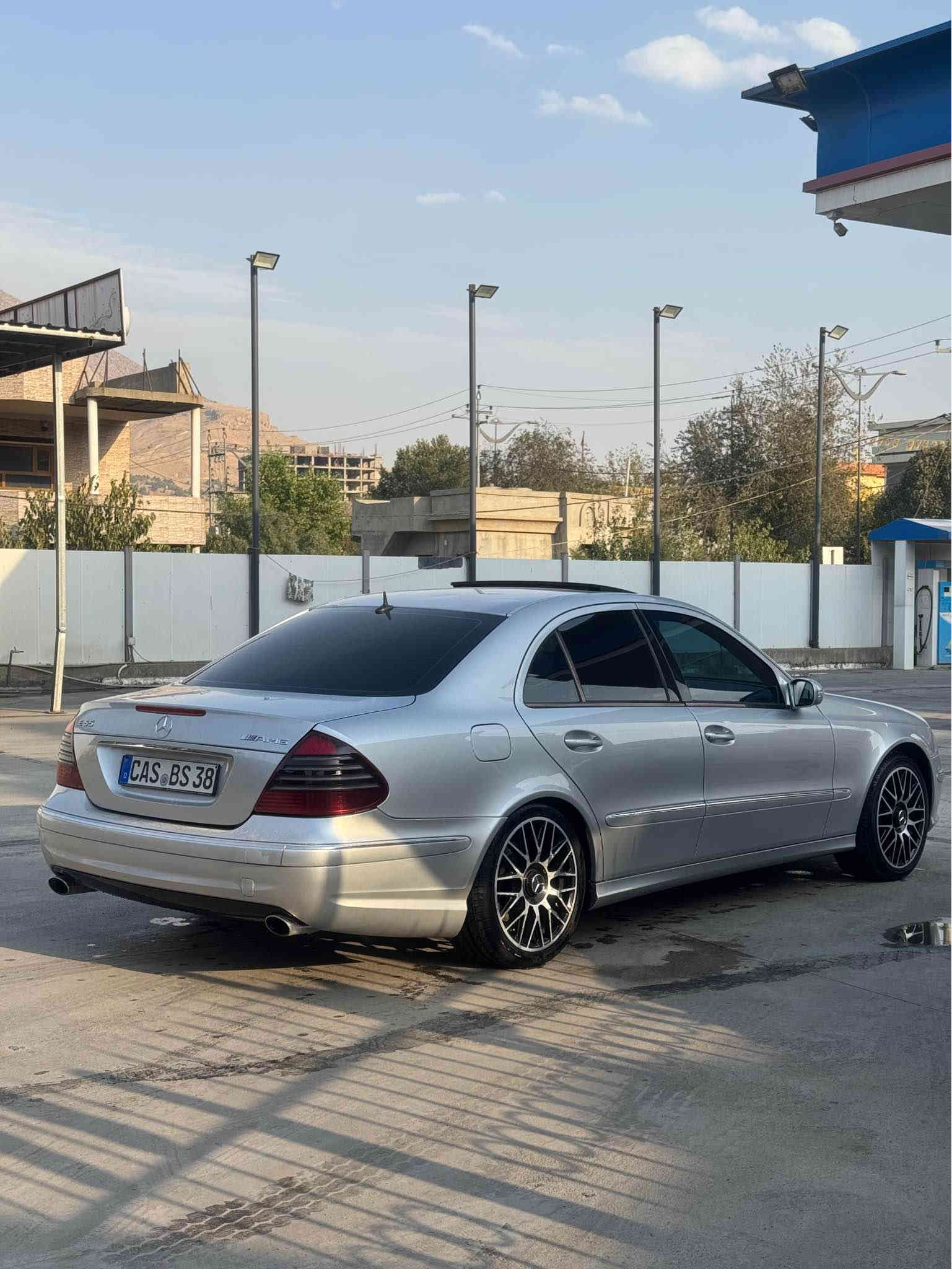 E class 500 
2006
***********
85$ سوران

