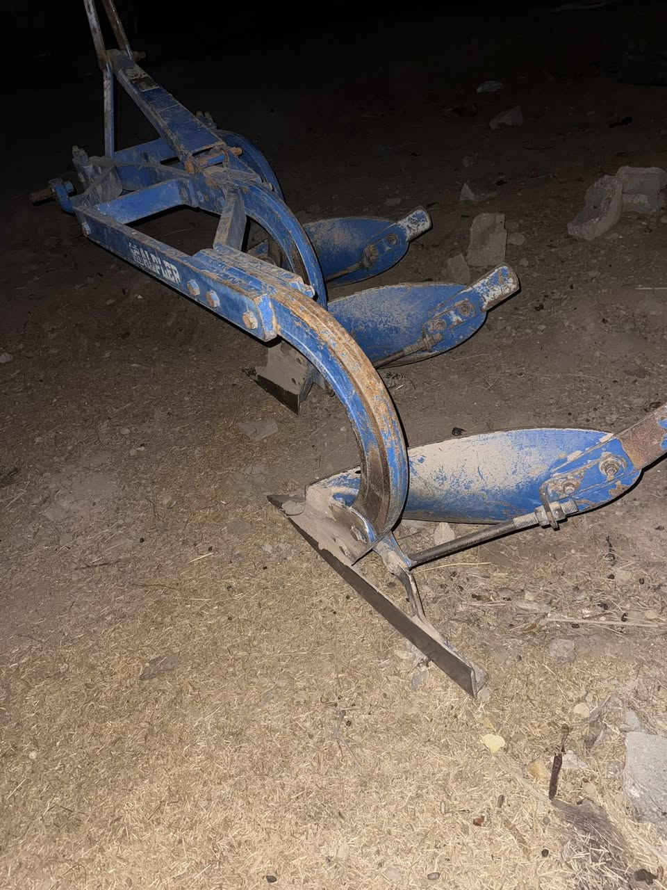 ‏سلام عليكم فداء 12 البير نظيف ما به لحي ولا عواج ‏المكان بين كربلاء والنجف شارع العام عمود 757  ***********￼￼
