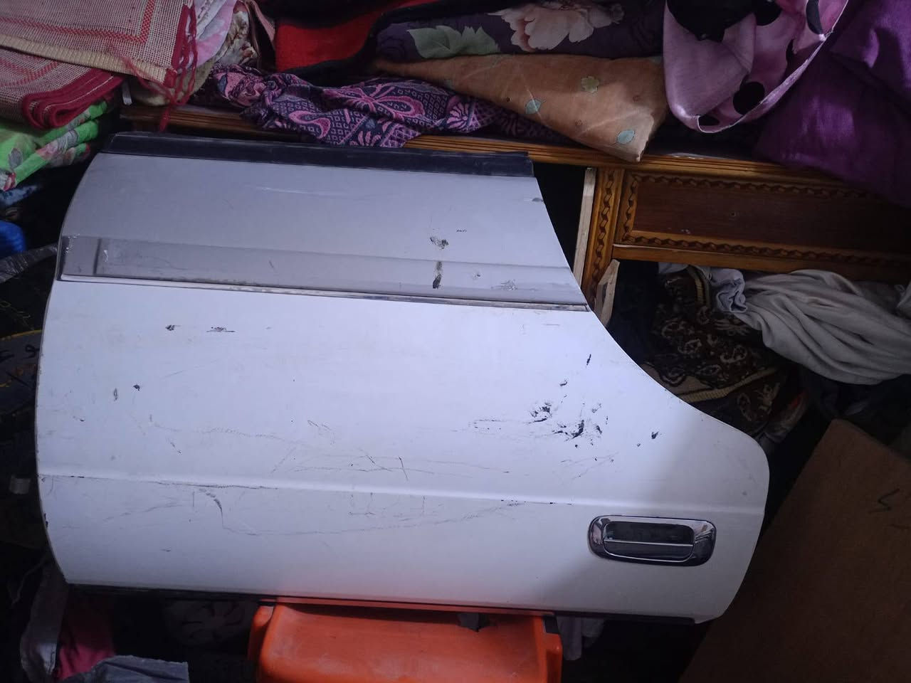 السلام عليكم اغراض مال بطه بطانه جديده وباب ومرايات وكلج مروحه قيم وأخذ بلي يرضه الله ***********رقم الهاتف مكاني بصره قبله
