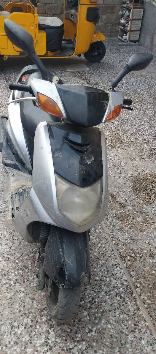 سلام عليكم
سكنس 110 ياباني خطين
دراجه شغاله سلف هندر كابرتير جديد 
نقصه باتري وستان تعليك وكلجات 
العنوان بغداد الشماعيه حي السفير
السعر اتصل عل رقم مكلف بنشر
رقم الهاتف ***********
