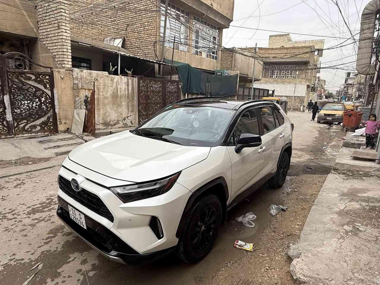 السلام عليكم🚗
تيوتا راف 4 هايبرد موديل 2022 فول لمتد 1/1 اعلى فئة بالراف للبيع رقم بغداد باسمي تحويل ثاني يوم

وارد امريكا حادث دعامية  ولايت جهة اليمين  

بيه صبغ صندوق 🎁 ربع  مع باب 🚪 جهت ايمين بارد.  فقط.  

السيارة نظيفة جدا وبحالة ممتازة 

ماشية 50 الف  

مواصفات السيارة 

كاميرات 360ْ

كاميرا امامية + خلفية + جانبية + كاميرا بالمرايا 

رادارات امامي خلفي جانبي 

حساسات امامي خلفي جانبي 

قيادة ذاتية 

تبريد منفصل امامي وخلفي 

كشنات جلد 

كشنات تدفئة تبريد المقاعد الامامية والخلفية 

خزن الكشنات ميموري 

كشن كهرباء

حساس توقف امامي front parking sensor

حساس توقف خلفي assist parking sensor

عداد السرعة ديجتال 

شاشة كبيرة 9 انش 

فور ويل AWD 

ثلاث وضعيات للقيادة eco + normal + sport

اشاير بالمري + نقطة عمياء 

لايت زينون بلادي + حاجب لد 

فتحة بالسقف 

اشاير ترحيب

انارة داخلية محيطية 

دخول ذكي + خمس بصمات بالابواب 

جنطة كهرباء تفتح بحساس الرجل 

ستستم صوت 8 سماعات JBL 

وهواي بعد مواصفات نسيت اذكرهن 

السيارة بحالة ممتازة
*********** 
السعر ٢٢٠

