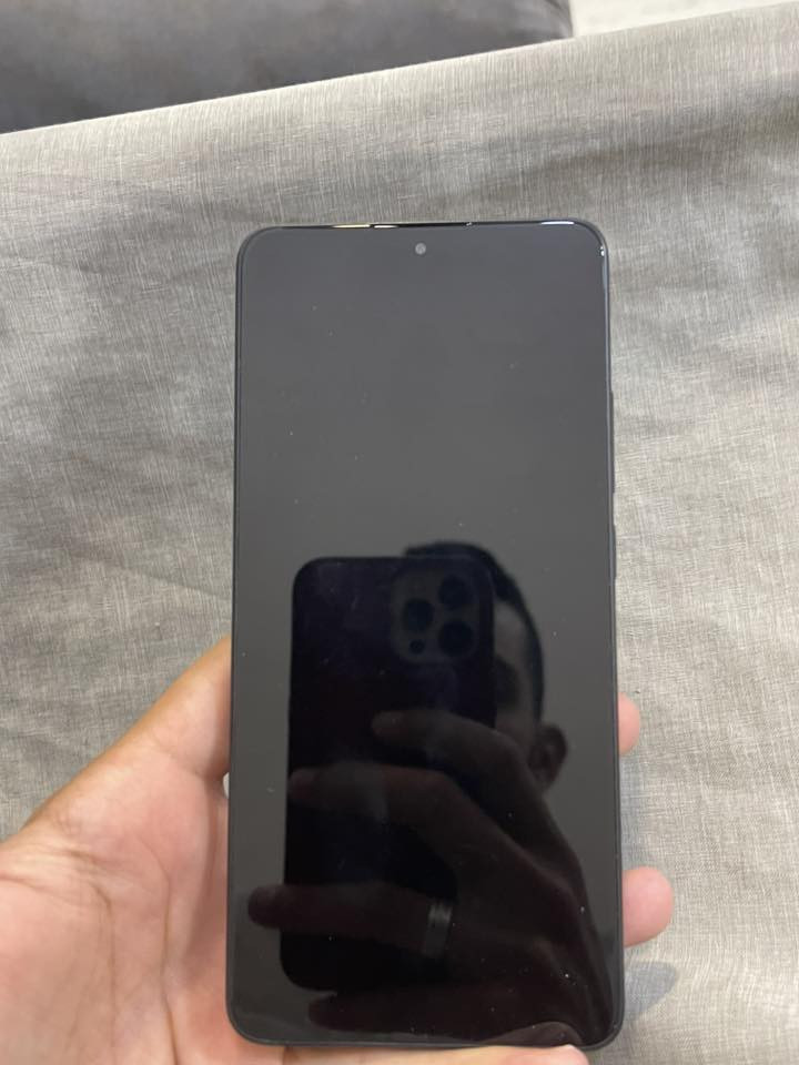 📱 للبيع POCO X7 Pro

اللون: أسود

الذاكرة: 12GB RAM

التخزين: 512GB

شاشة AMOLED 120Hz بدقة 1.5K

معالج Dimensity 8400-Ultra القوي للألعاب والاستخدام الثقيل

بطارية 6000mAh وشحن سريع 90W

كاميرا 50MP مع مثبت بصري

مقاوم للماء والغبار IP68

الجهاز نظيف جداً وخالٍ من المشاكل، أداء ممتاز وسرعة عالية، مناسب للألعاب والتصوير والاستخدام اليومي.

📞 للاستفسار *********** السعر: (425).
