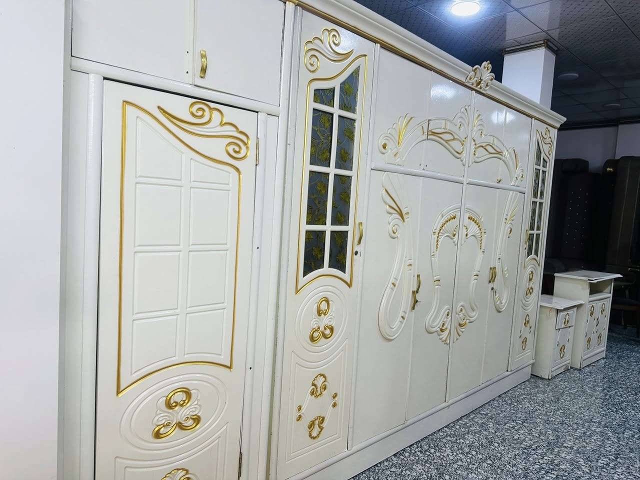 السلام عليكم انواع الاثاث المستعمل والجديد للبيع في مزاد الأمير للاستفسار والتواصل واس ***********او مراسله الصفحة
